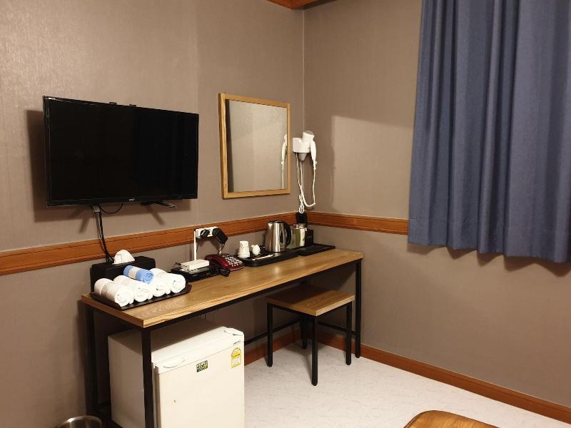 Motel Good Guy image