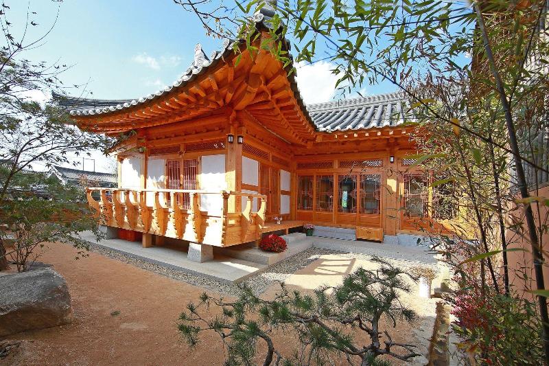 Wiyeonjae Hanok Stay image