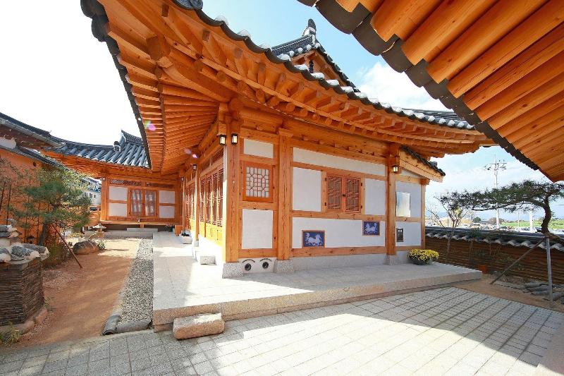 Wiyeonjae Hanok Stay image