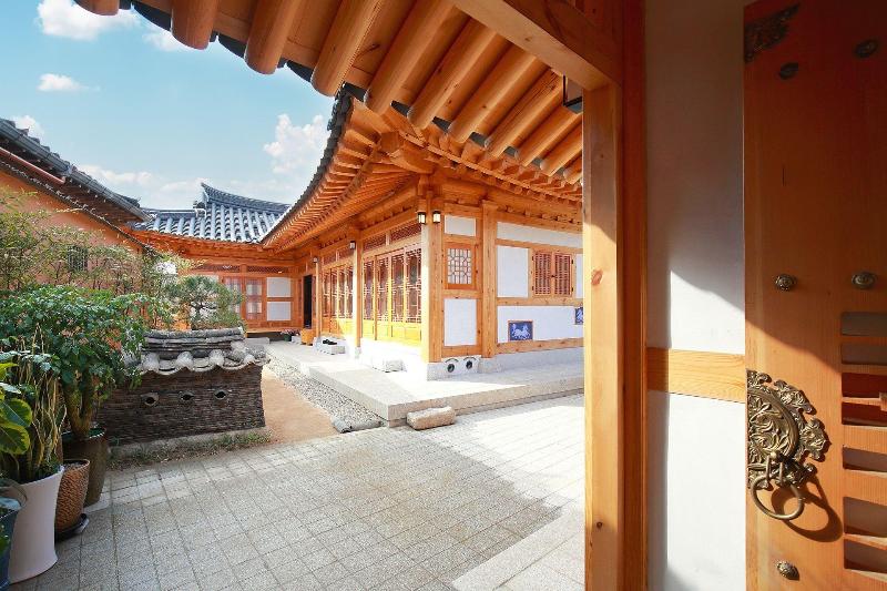 Wiyeonjae Hanok Stay image