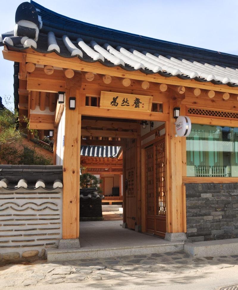 Wiyeonjae Hanok Stay image