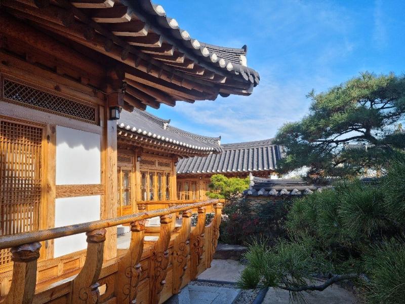 Wiyeonjae Hanok Stay image