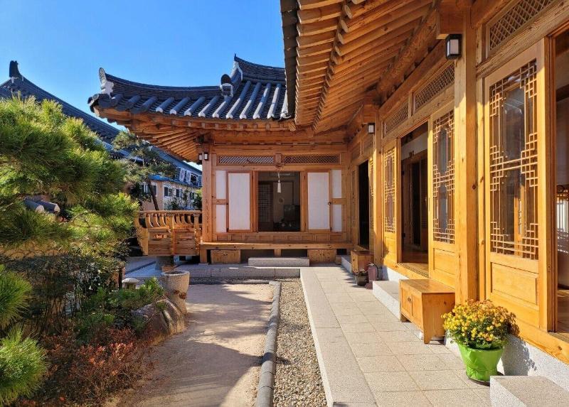 Wiyeonjae Hanok Stay image