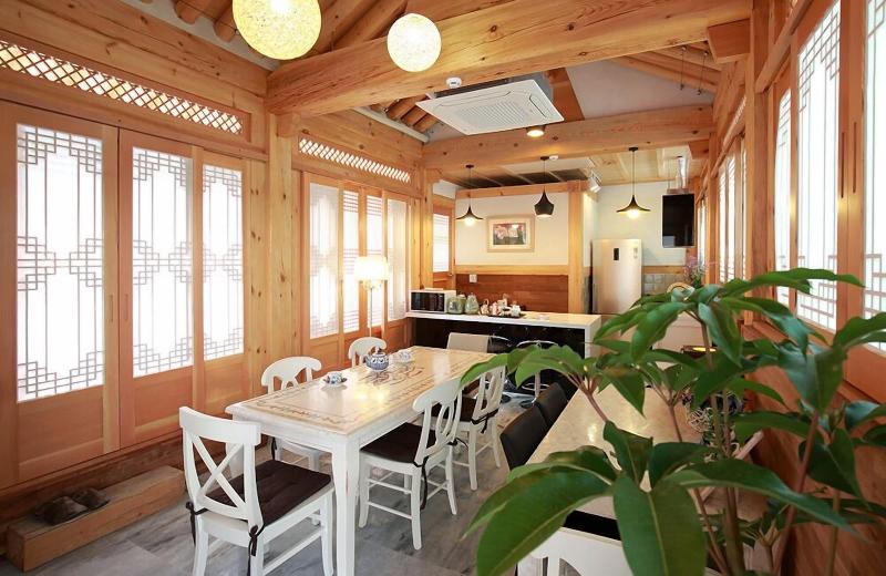 Wiyeonjae Hanok Stay image