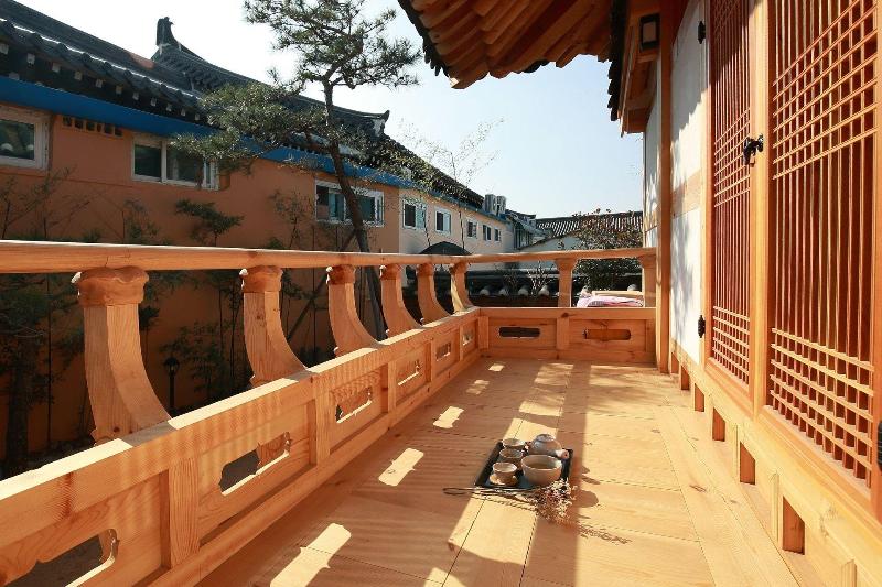 Wiyeonjae Hanok Stay image