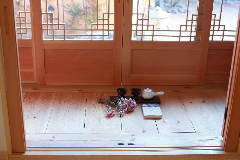 Wiyeonjae Hanok Stay image