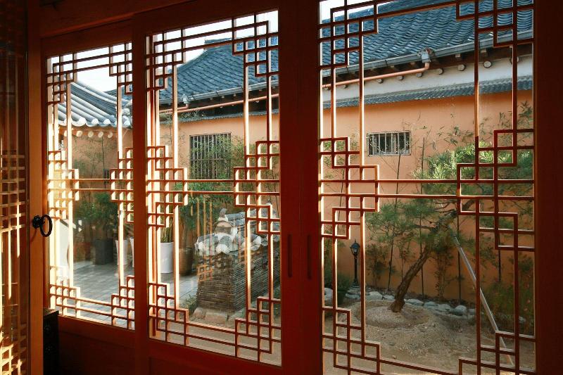 Wiyeonjae Hanok Stay image