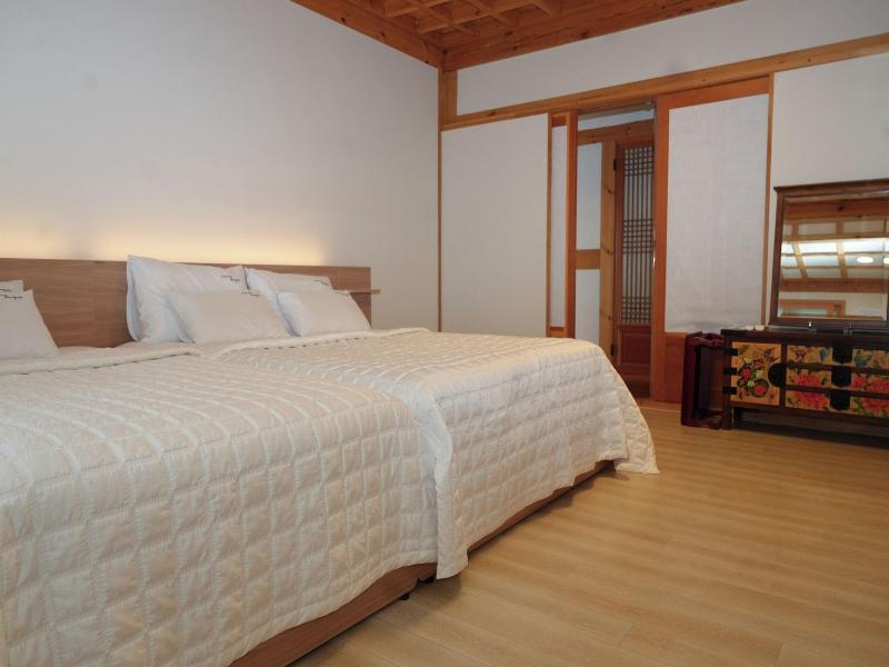 Wiyeonjae Hanok Stay image
