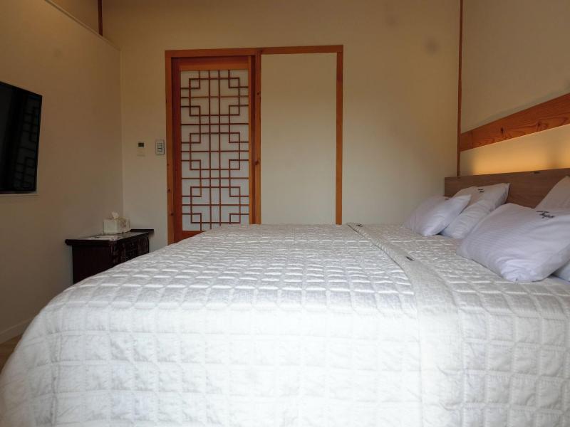 Wiyeonjae Hanok Stay image