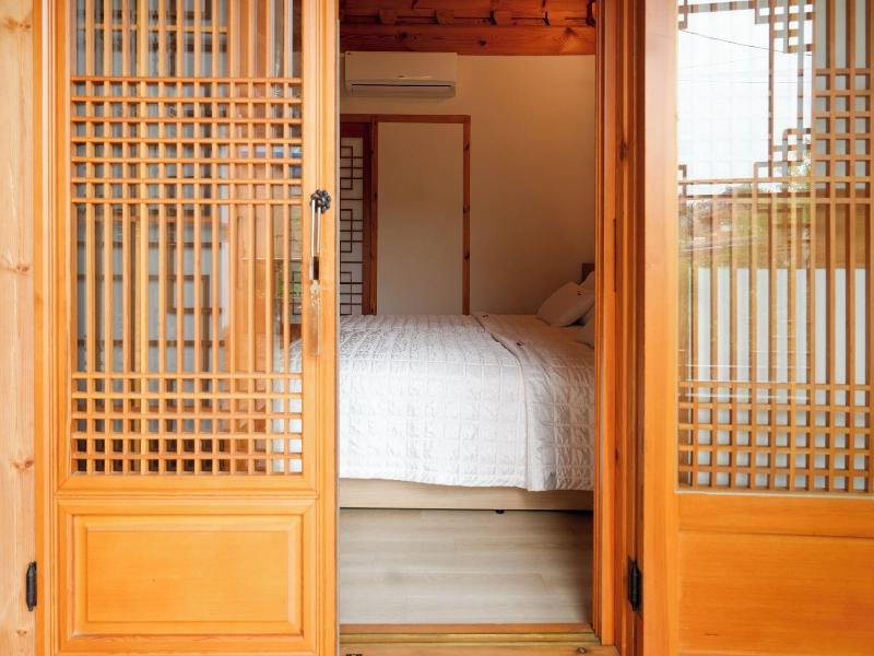 Wiyeonjae Hanok Stay image