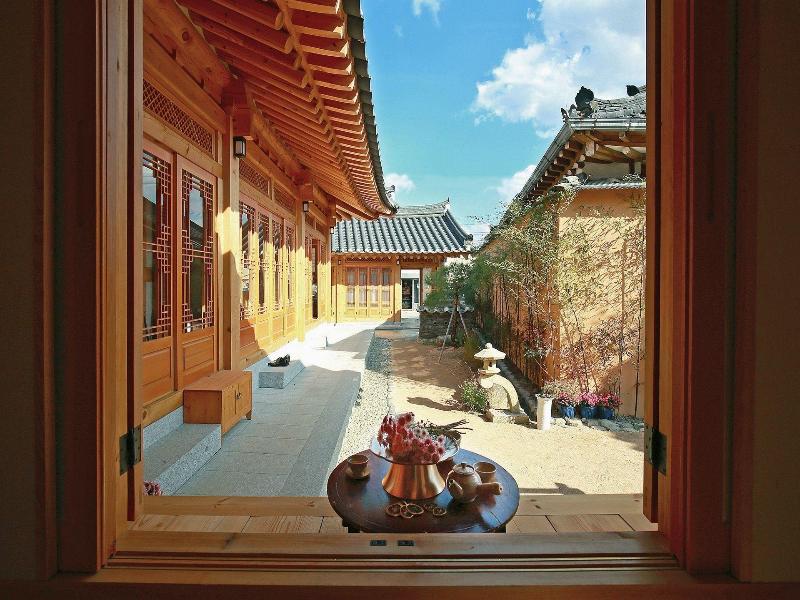 Wiyeonjae Hanok Stay image