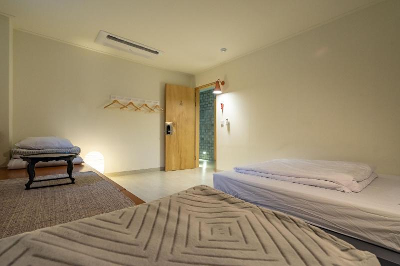 Mireuk Mireuk Hostel image