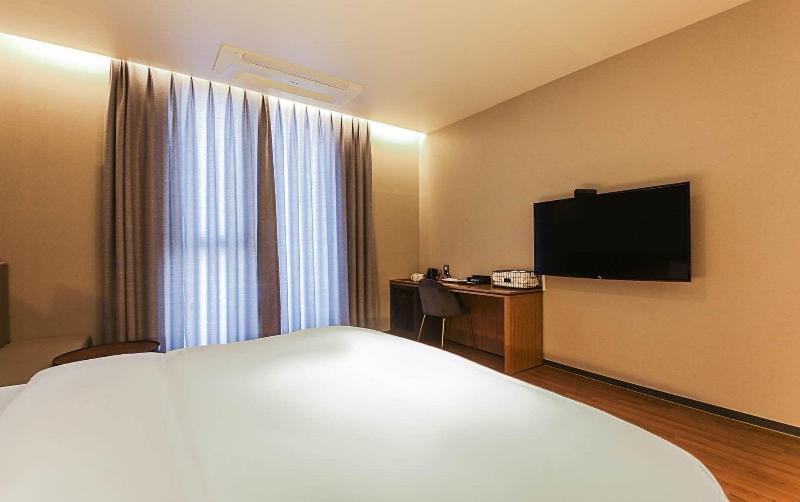 Gimhae Perfect Hotel image
