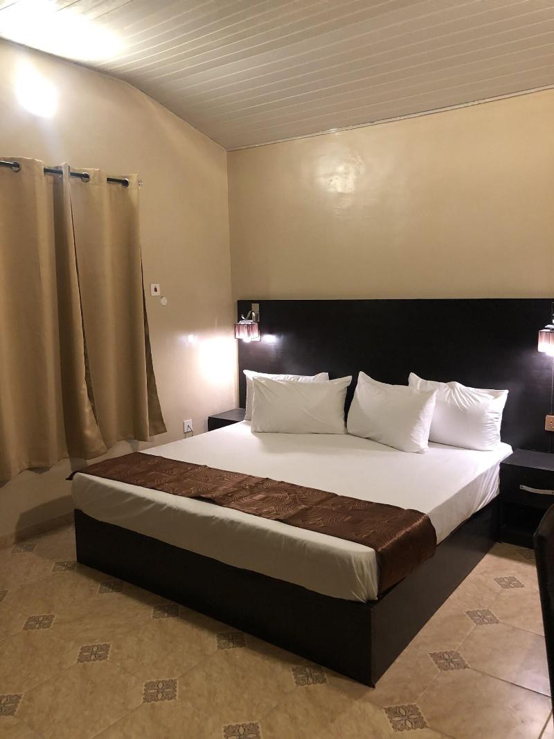 Posh Apartments Bussiness Hotel image