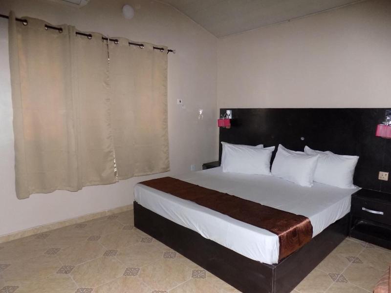 Posh Apartments Bussiness Hotel image