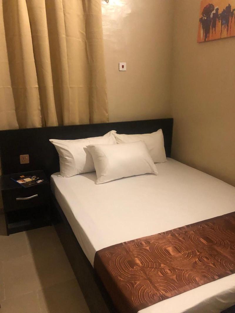 Posh Apartments Bussiness Hotel image