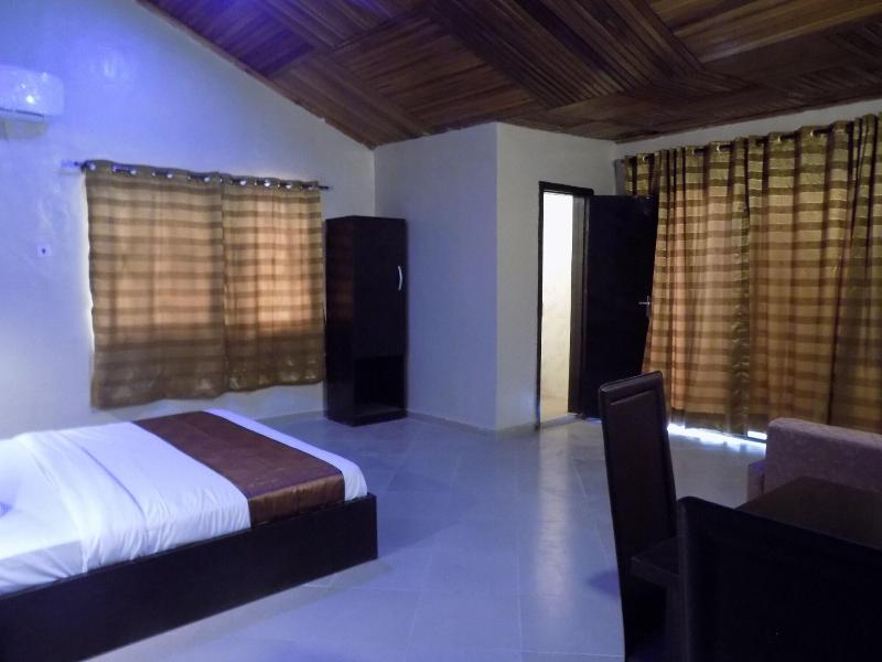 Posh Apartments Bussiness Hotel image