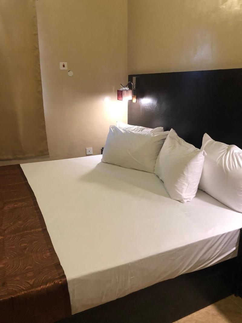 Posh Apartments Bussiness Hotel image