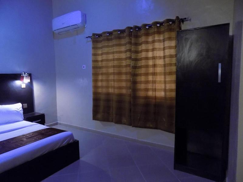 Posh Apartments Bussiness Hotel image