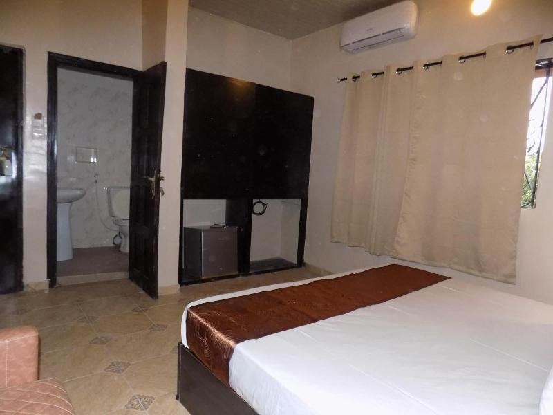 Posh Apartments Bussiness Hotel image