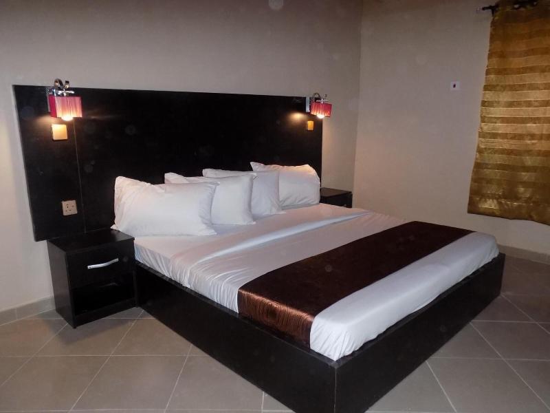 Posh Apartments Bussiness Hotel image