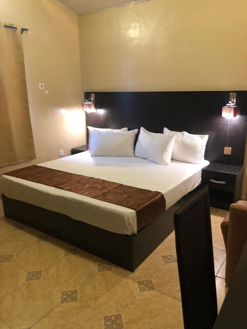 Posh Apartments Bussiness Hotel image