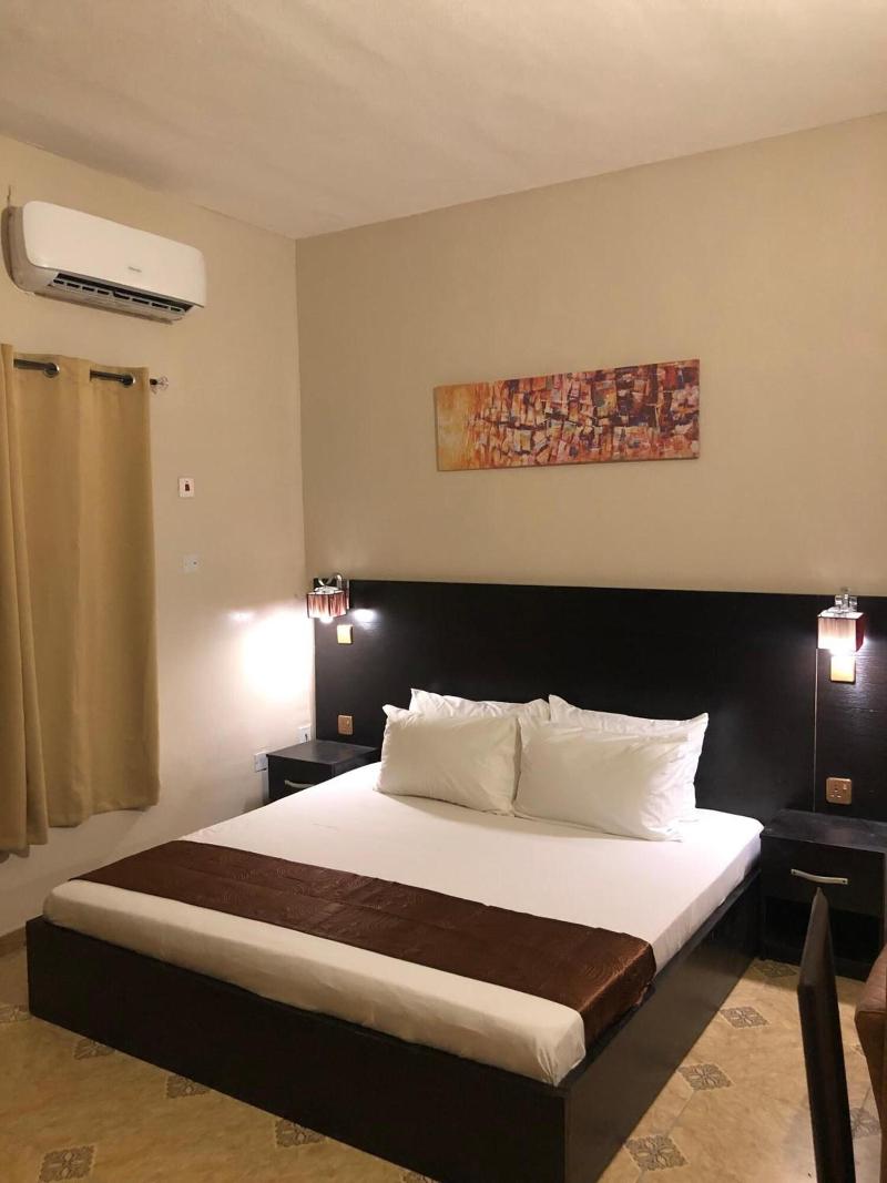 Posh Apartments Bussiness Hotel image
