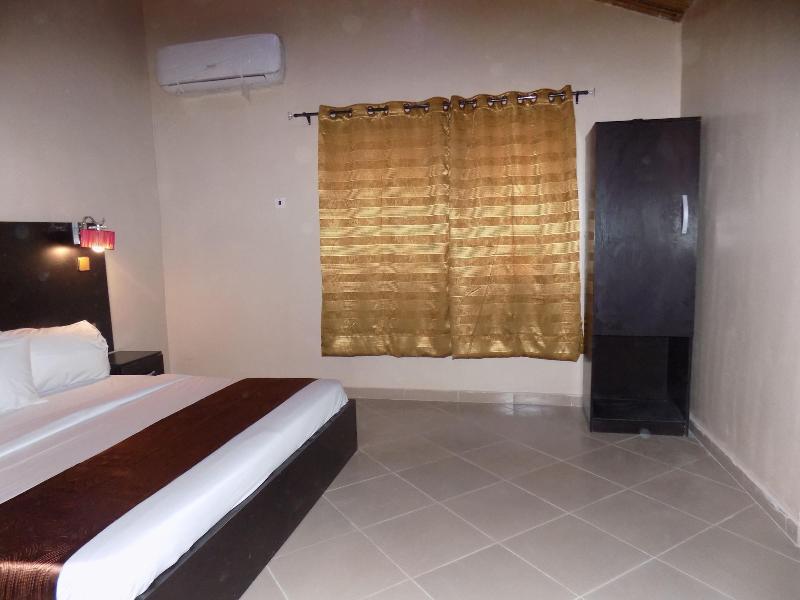 Posh Apartments Bussiness Hotel image