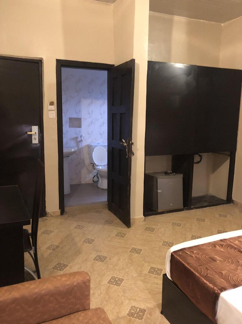 Posh Apartments Bussiness Hotel image