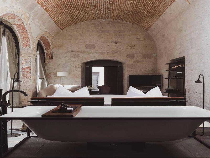 CIRQA - Relais & Chateaux image