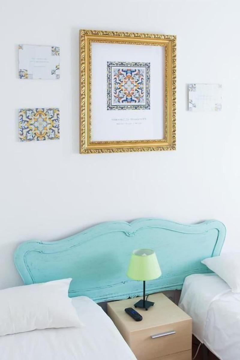 The Tiles House image