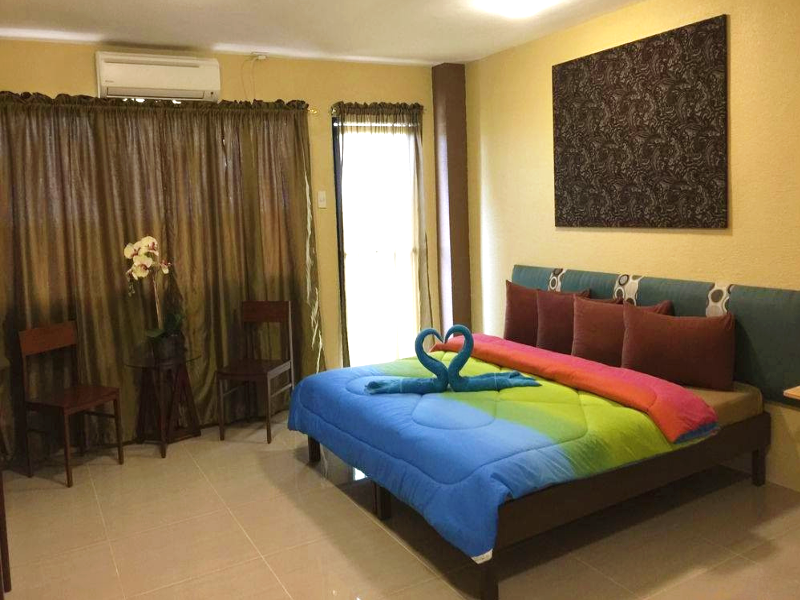 room detail thumbnail 2