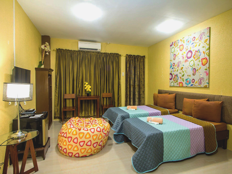 room detail thumbnail 2