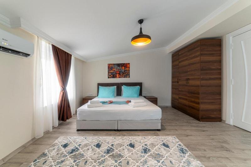 Tema Lara Apart image