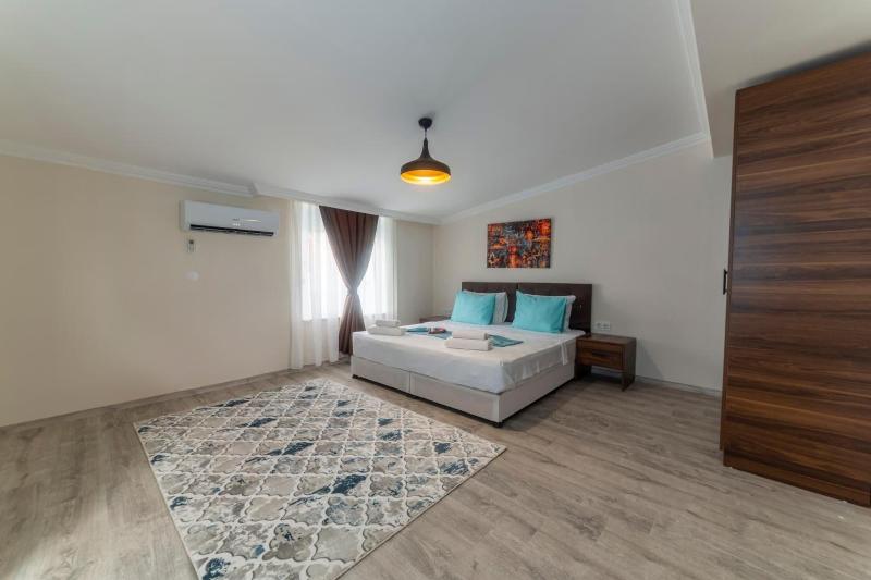 Tema Lara Apart image