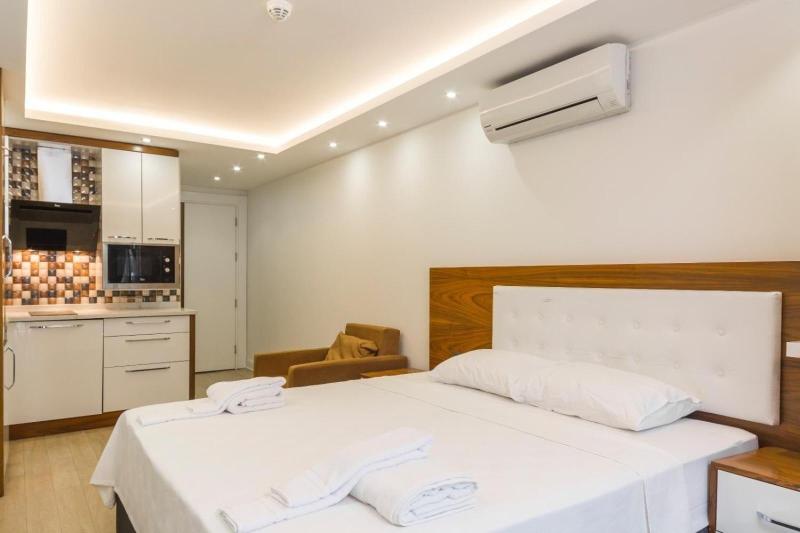 Tema Lara Apart image
