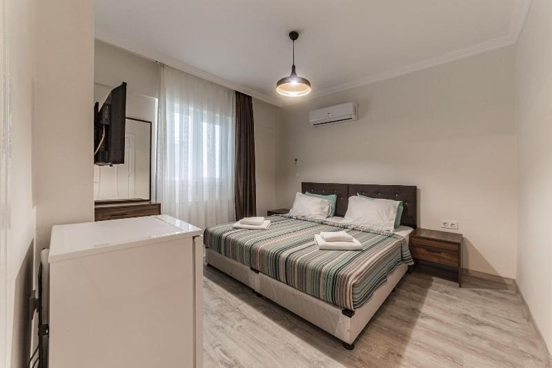 Tema Lara Apart image