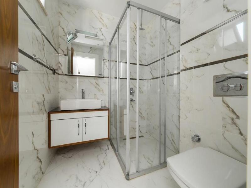 Tema Lara Apart image