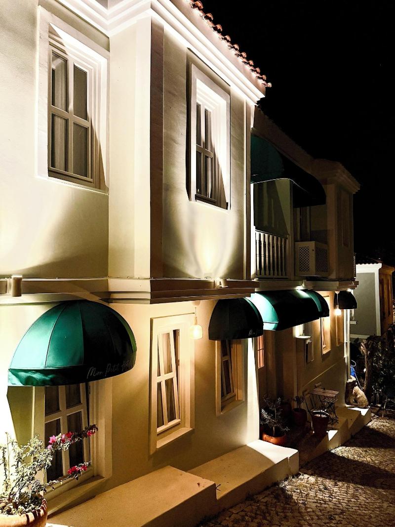 Mon Petit Hotel image
