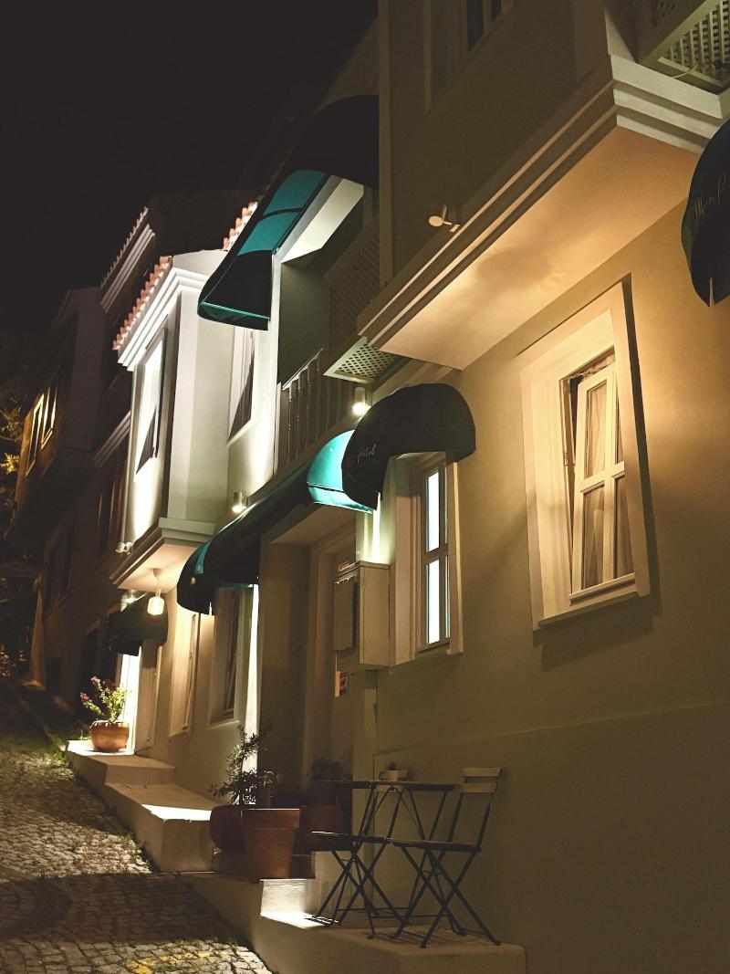 Mon Petit Hotel image