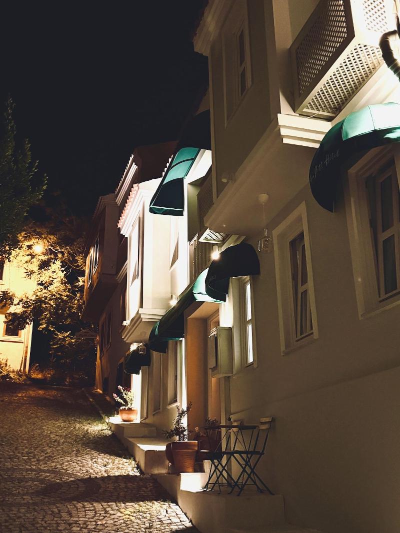 Mon Petit Hotel image