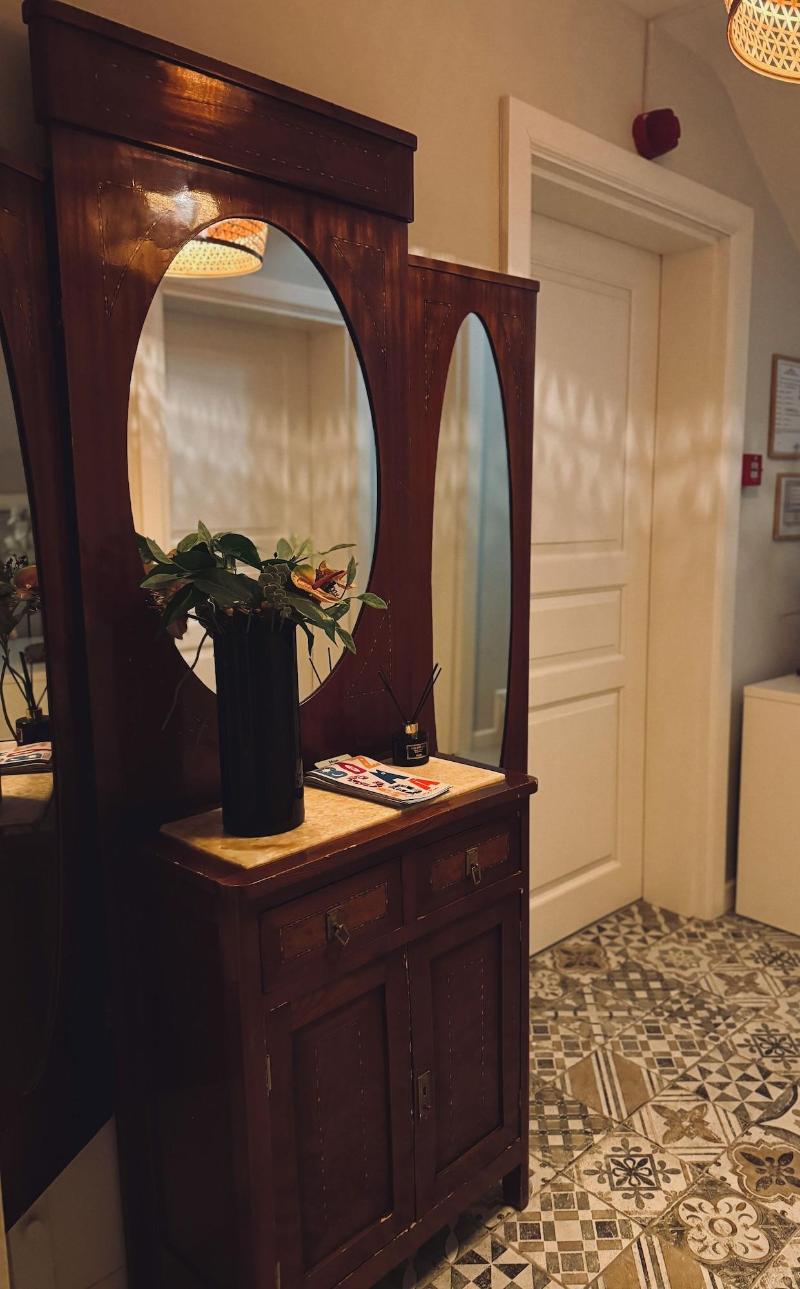 Mon Petit Hotel image