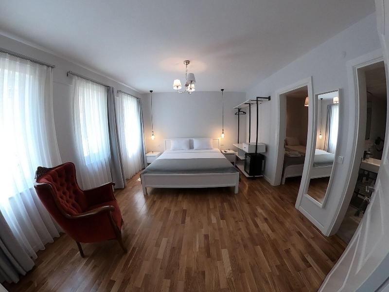 Mon Petit Hotel image