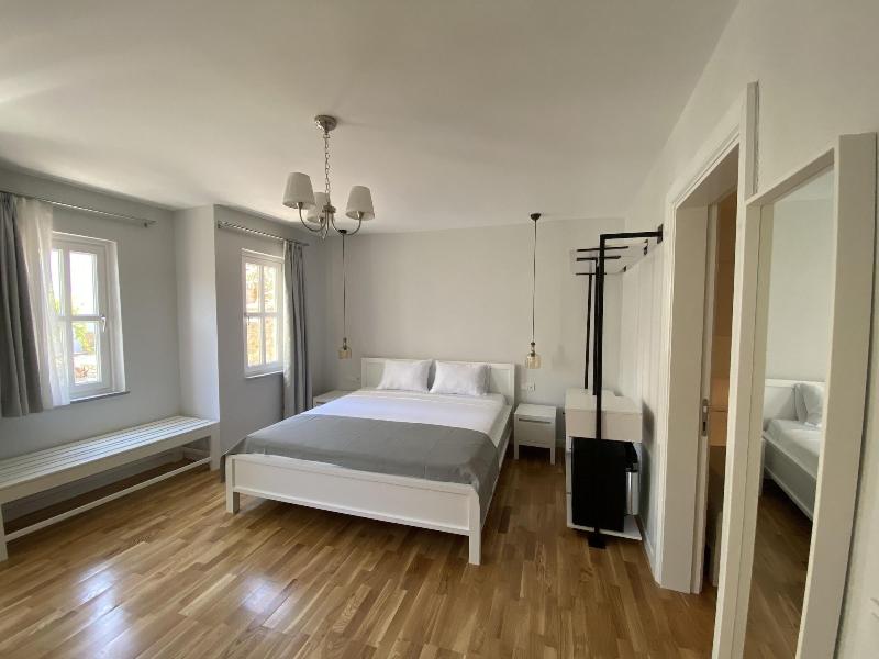 Mon Petit Hotel image