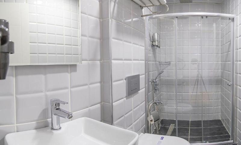 Uzer Otel image