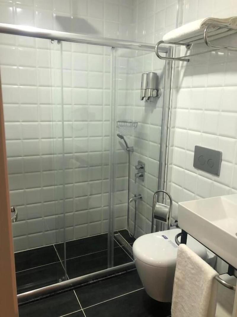 Uzer Otel image