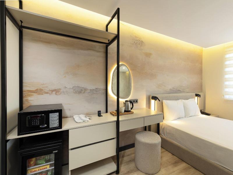 Turka Loca City Hotel image