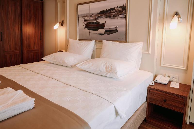 Armida City Hotel image