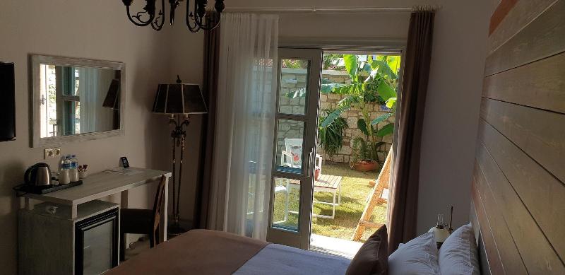 AlaBora Hotel - AlaÃ§atÄ± image