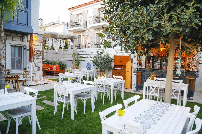 AlaBora Hotel - AlaÃ§atÄ± image